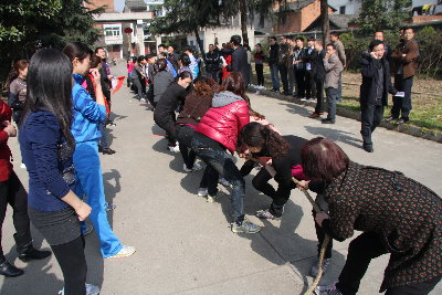 寶業(yè)（集團(tuán)）公司舉行2013年度慶?！叭恕眿D女節(jié)活動(dòng)